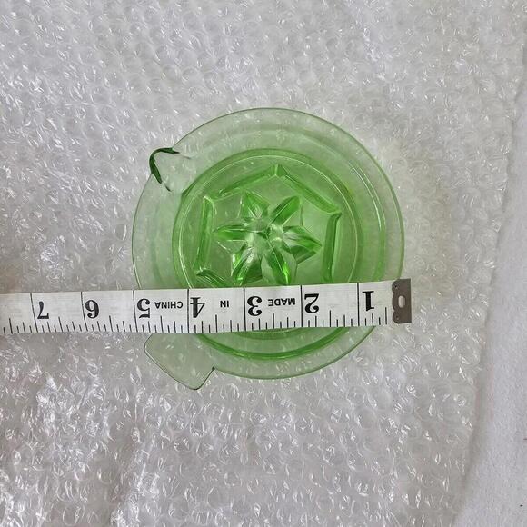Vintage UV Uranium Green Glass Fruit Reamer Juicer - Picture 15 of 15